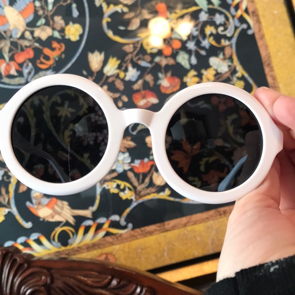 Chanel Vintage White Round Sunglasses - Picture 8 of 8